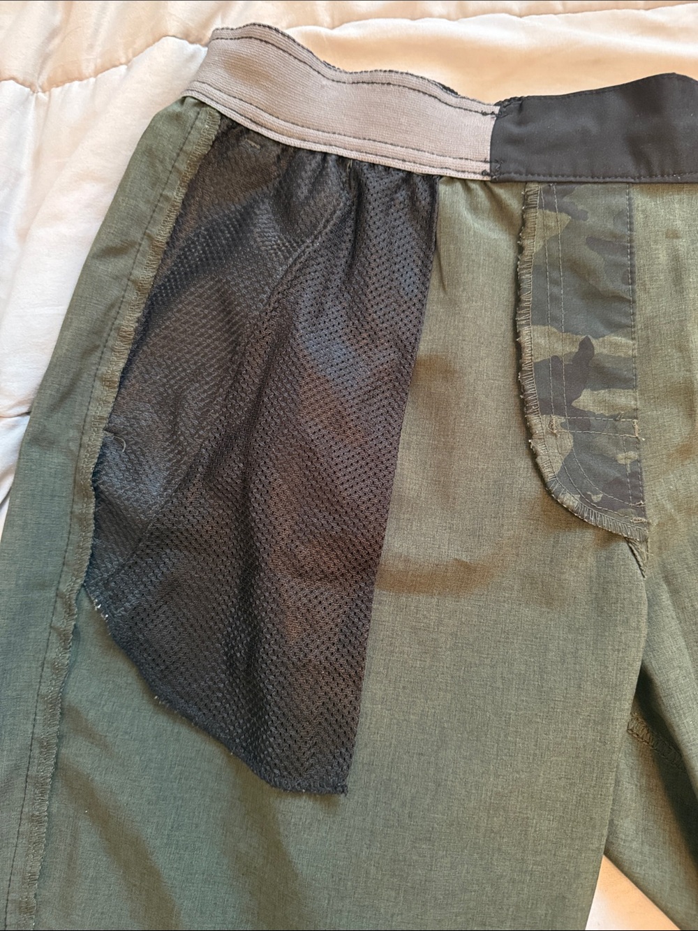 Vuori Men's Multi Shorts size medium - Picture 8 of 8